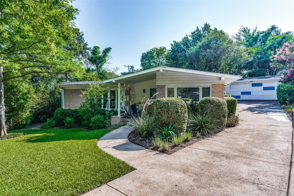 1687 Nob Hill Place Dallas TX 75208