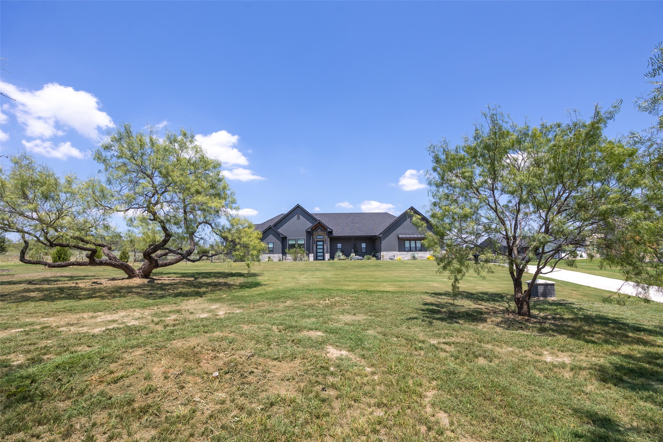 301 Red Roan Ridge Weatherford TX 76087