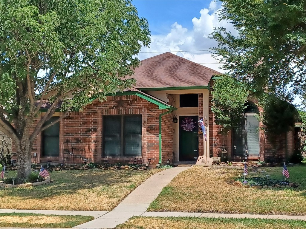 2910 Spinner Lane Grand Prairie TX 75052