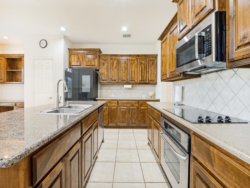 3019 Riverwood Lane Grand Prairie TX 75052