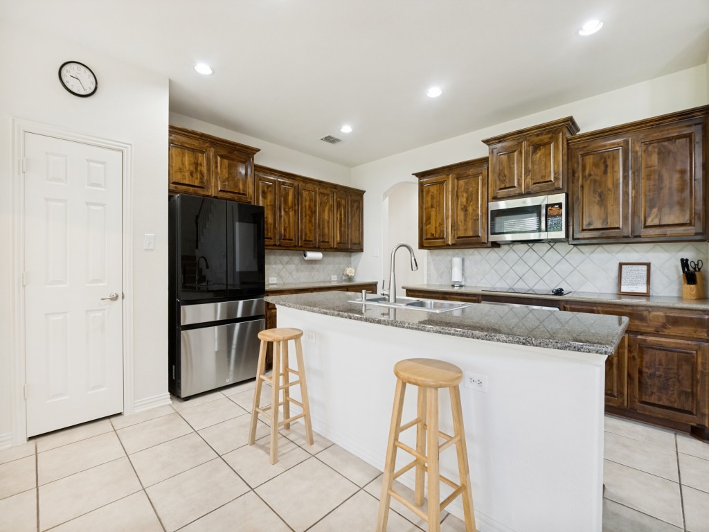 3019 Riverwood Lane Grand Prairie TX 75052