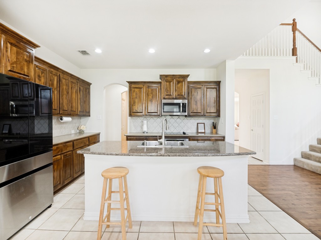 3019 Riverwood Lane Grand Prairie TX 75052