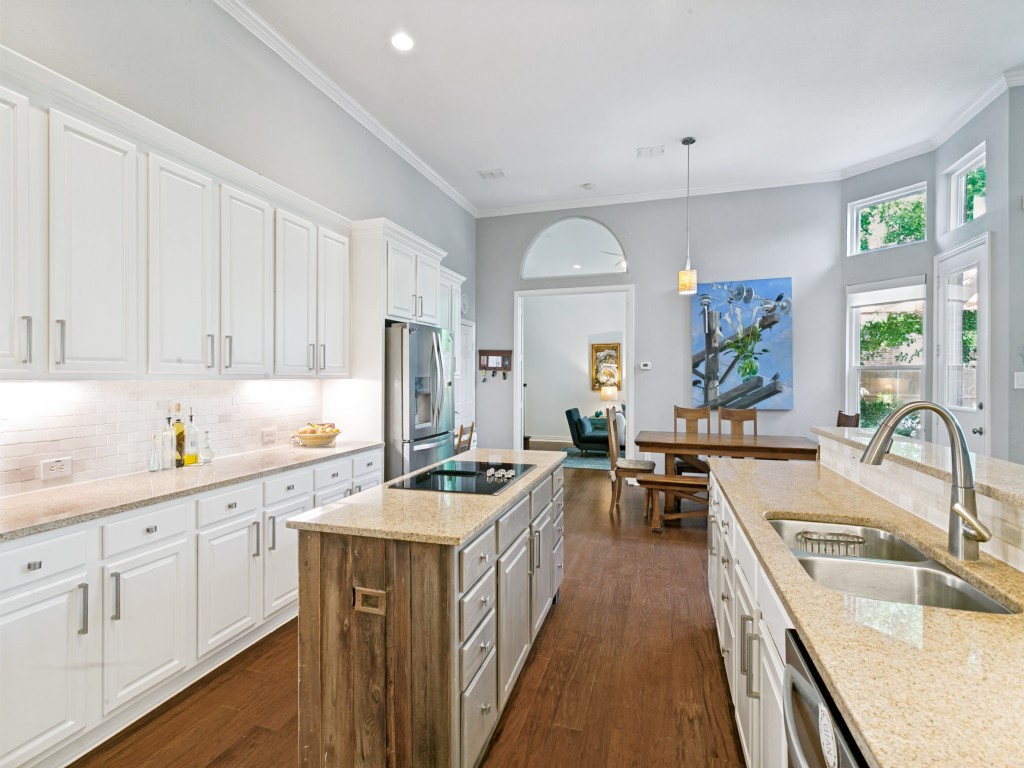 1209 Queen Guinevere Drive Lewisville TX 75056
