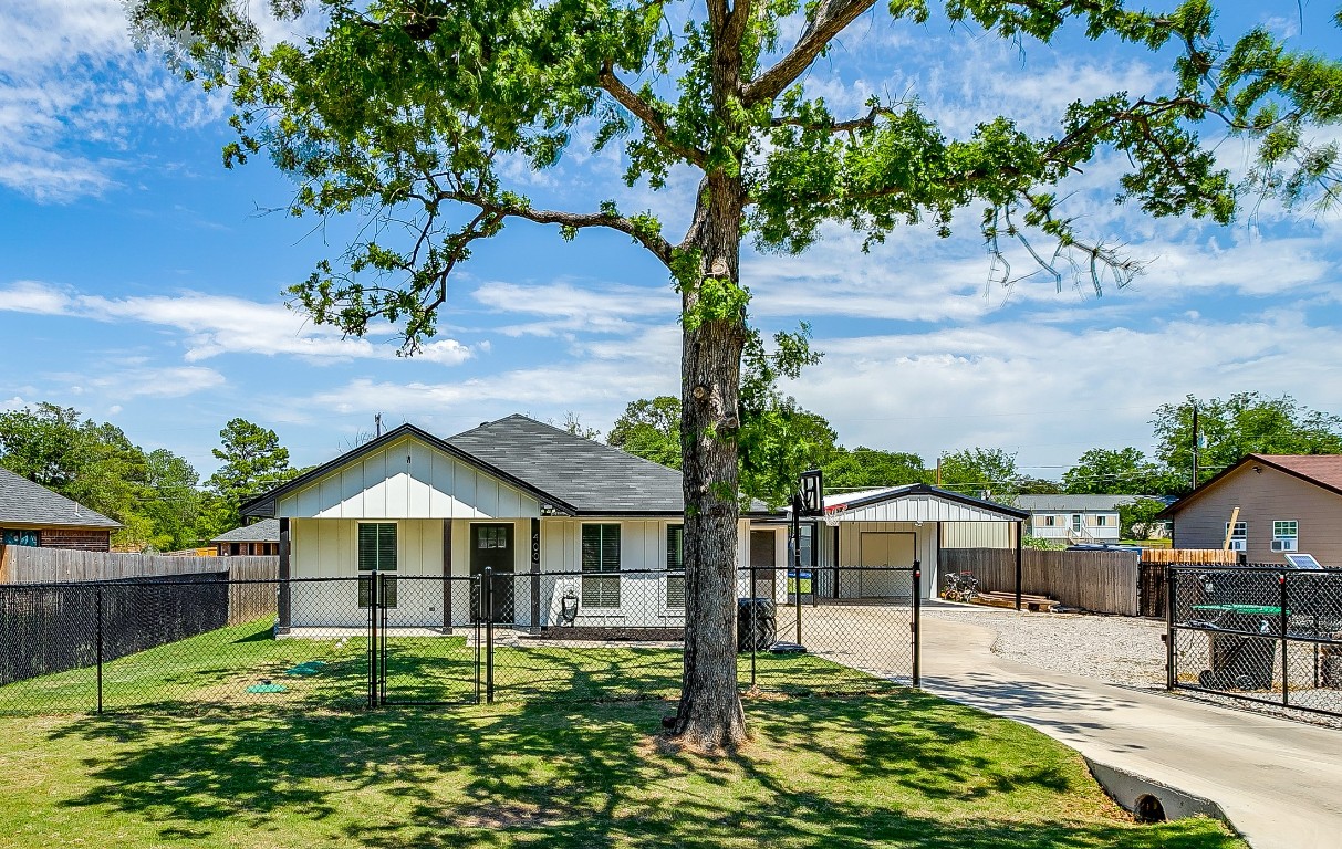 400 Maplewood Street Azle TX 76020