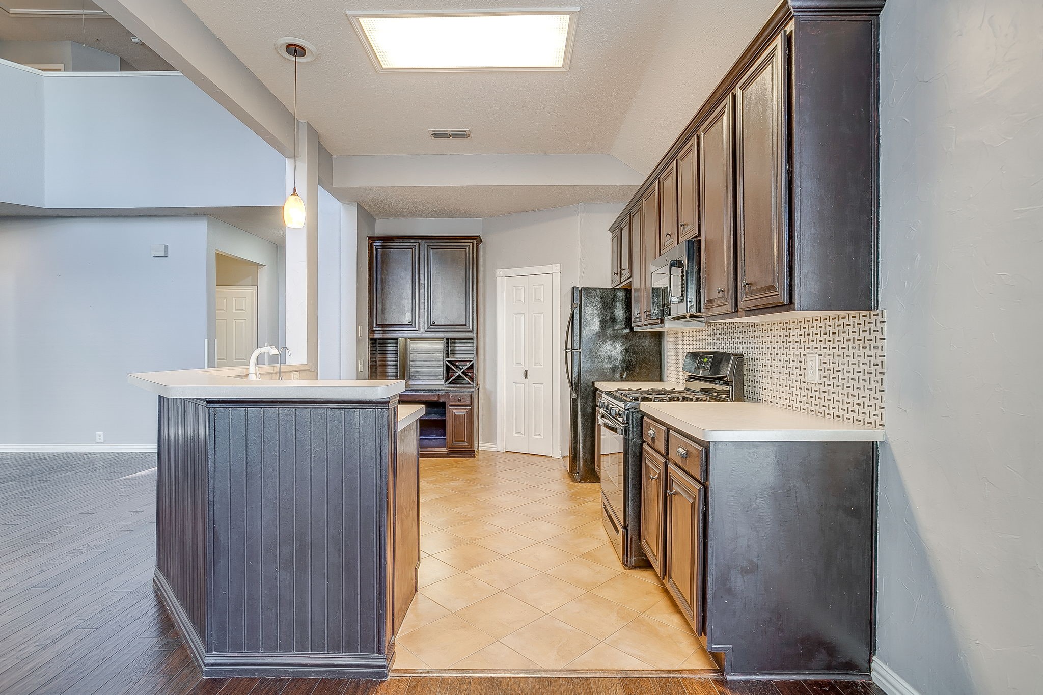 519 Deerwood Drive Burleson TX 76028