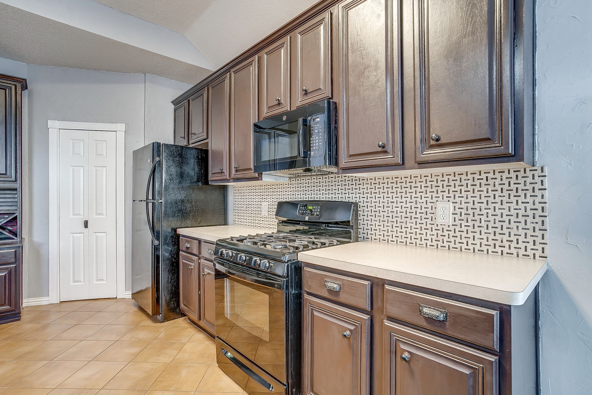 519 Deerwood Drive Burleson TX 76028