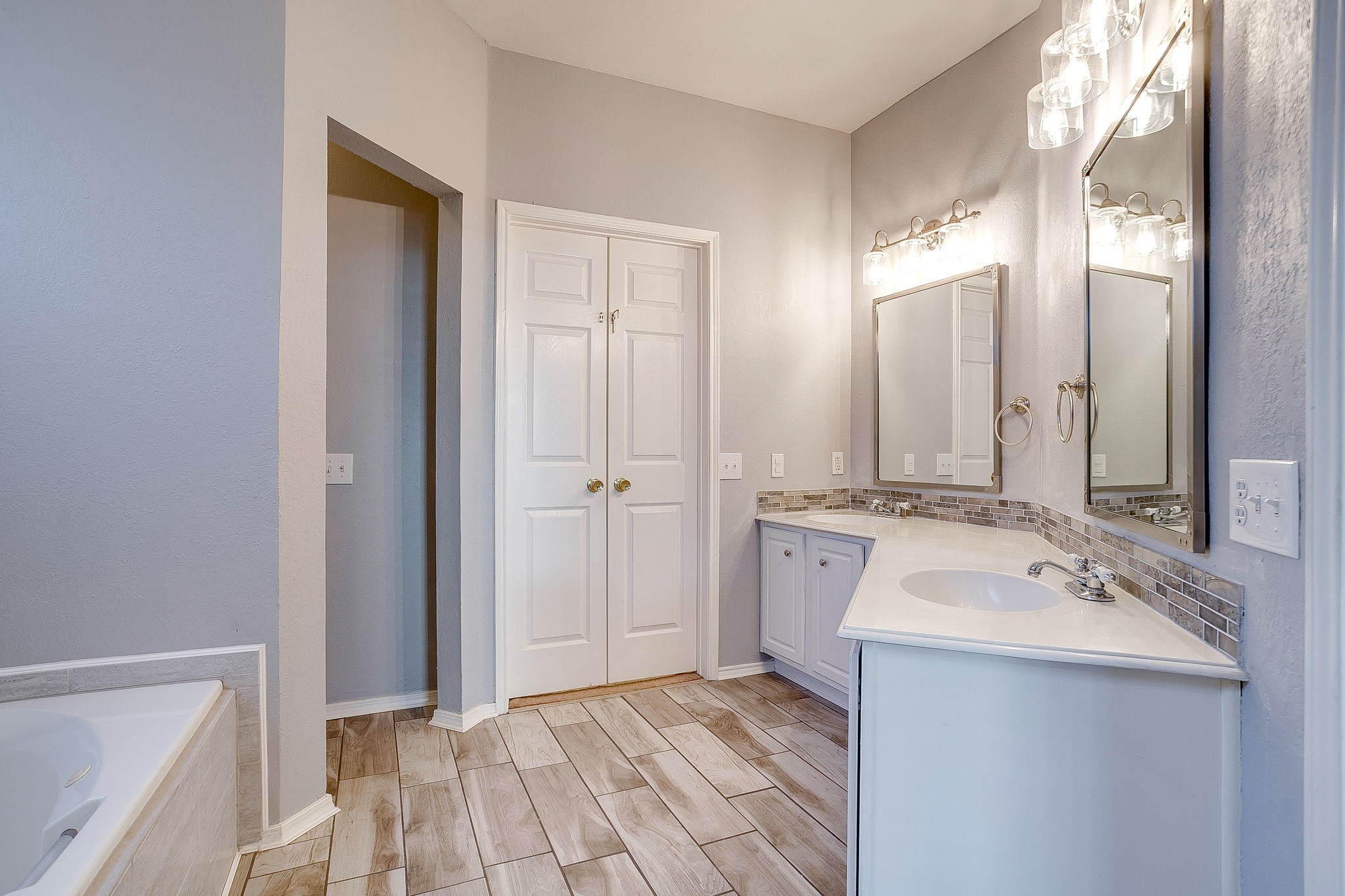 519 Deerwood Drive Burleson TX 76028