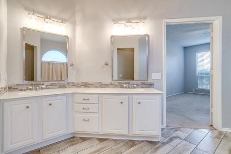 519 Deerwood Drive Burleson TX 76028