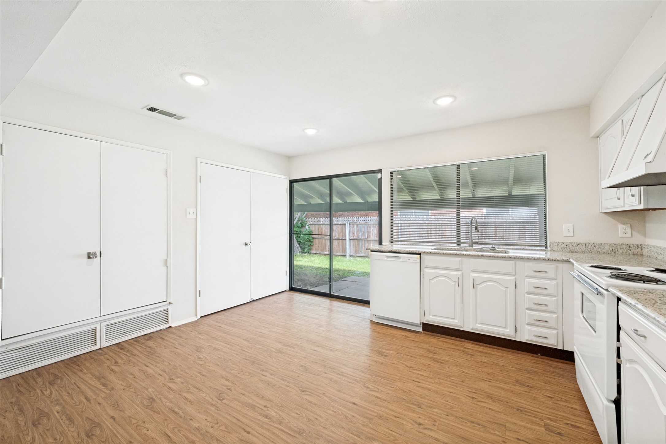 4708 Woodfield Drive Arlington TX 76016