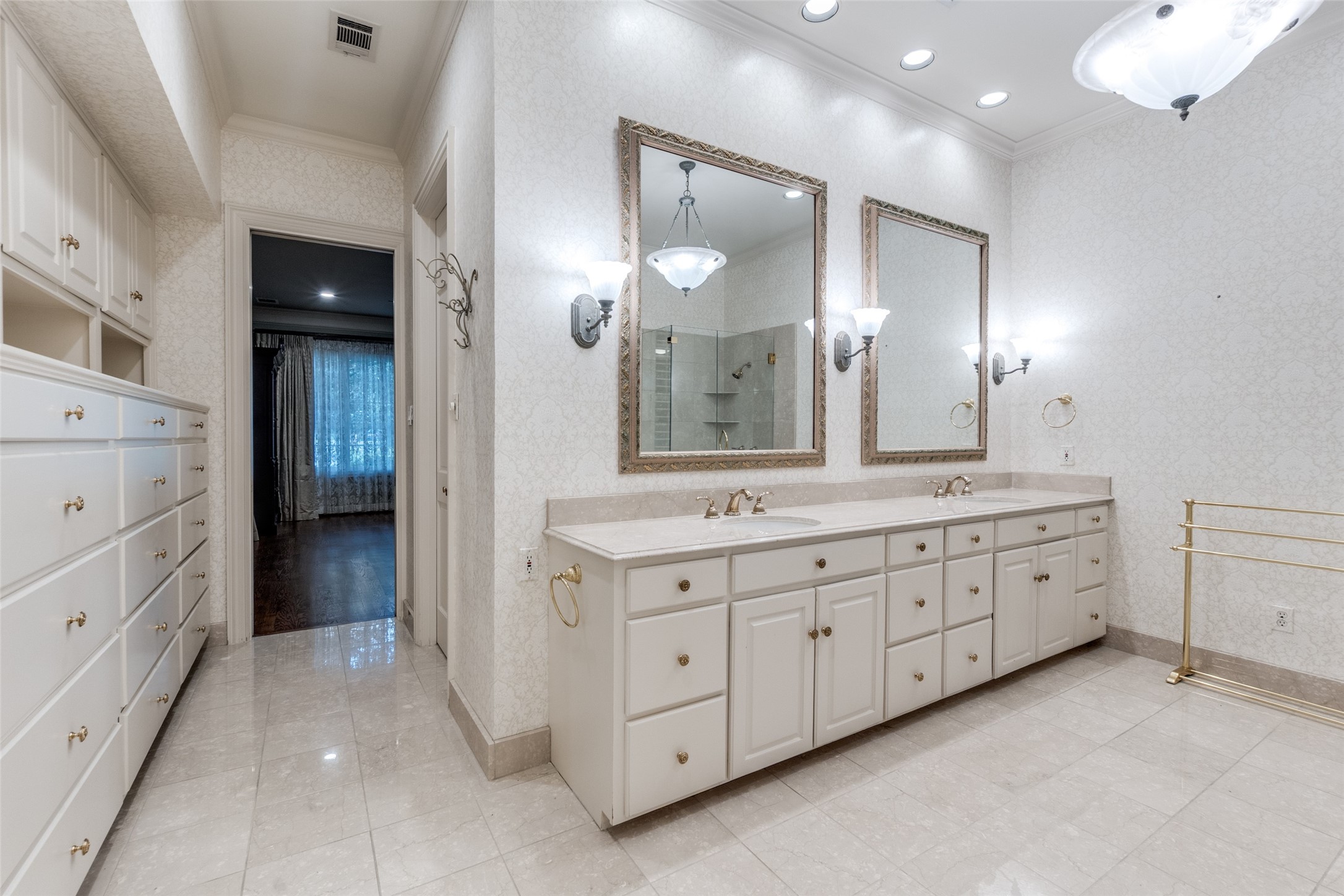1800 Glenwick Drive Plano TX 75075