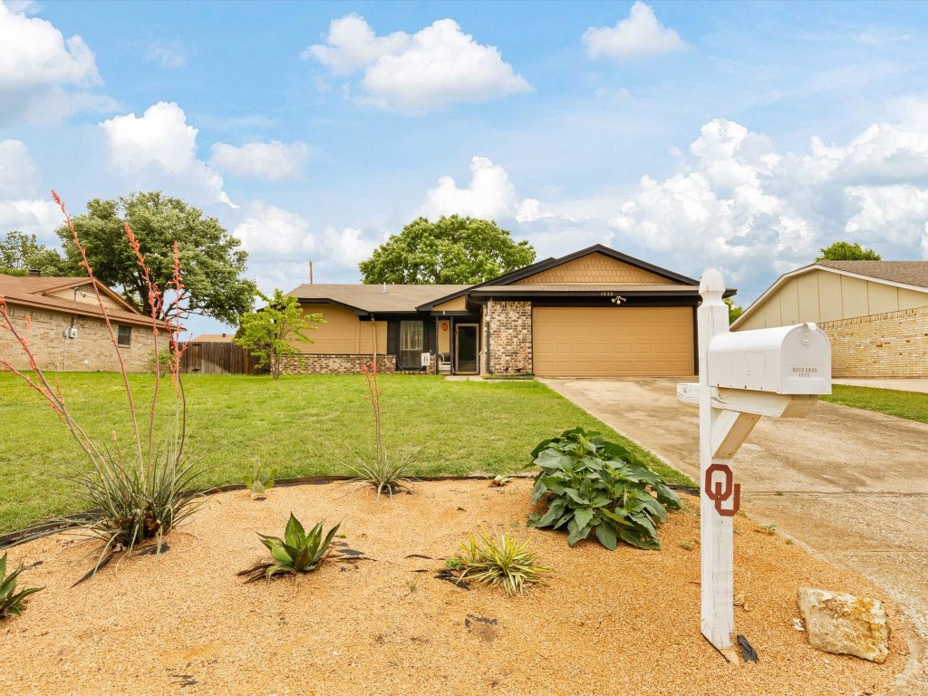 1333 Mercedes Street Benbrook TX 76126