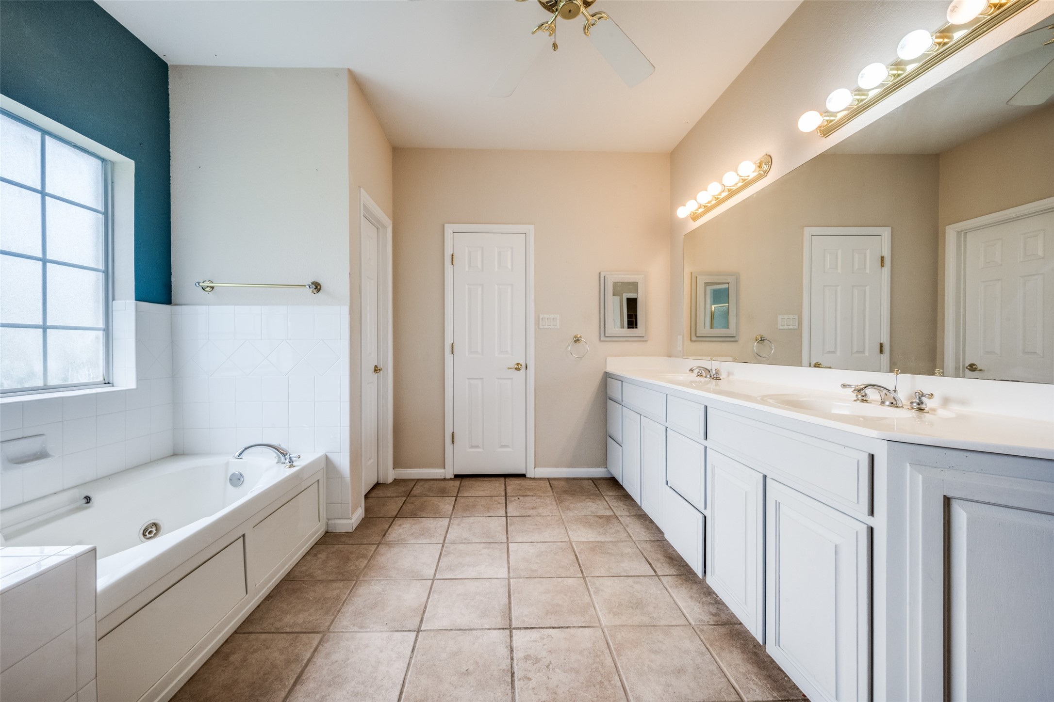 500 Navajo Court Runaway Bay TX 76426