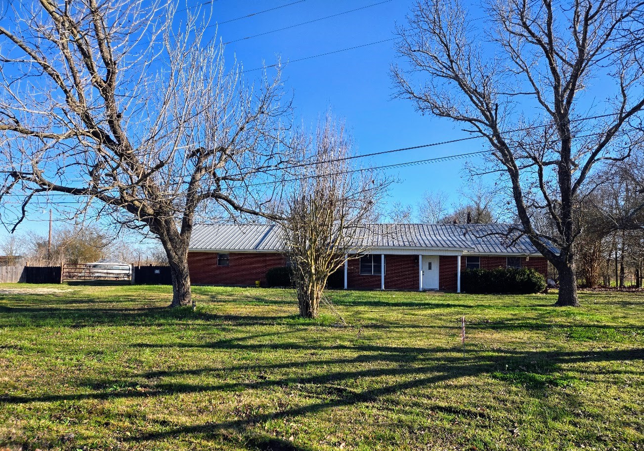 812 N Tyus Street Groesbeck TX 76642