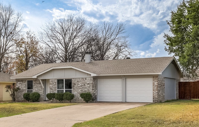 341 NW Summercrest Boulevard Burleson TX 76028