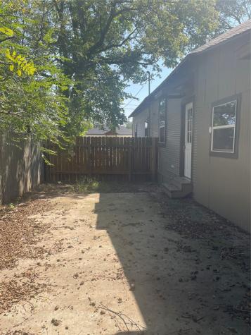 233 10th Street NE Paris TX 75460