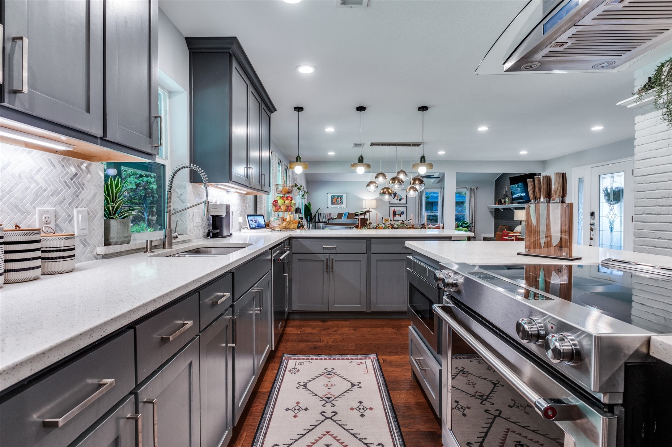 2233 Elderoaks Lane Dallas TX 75232
