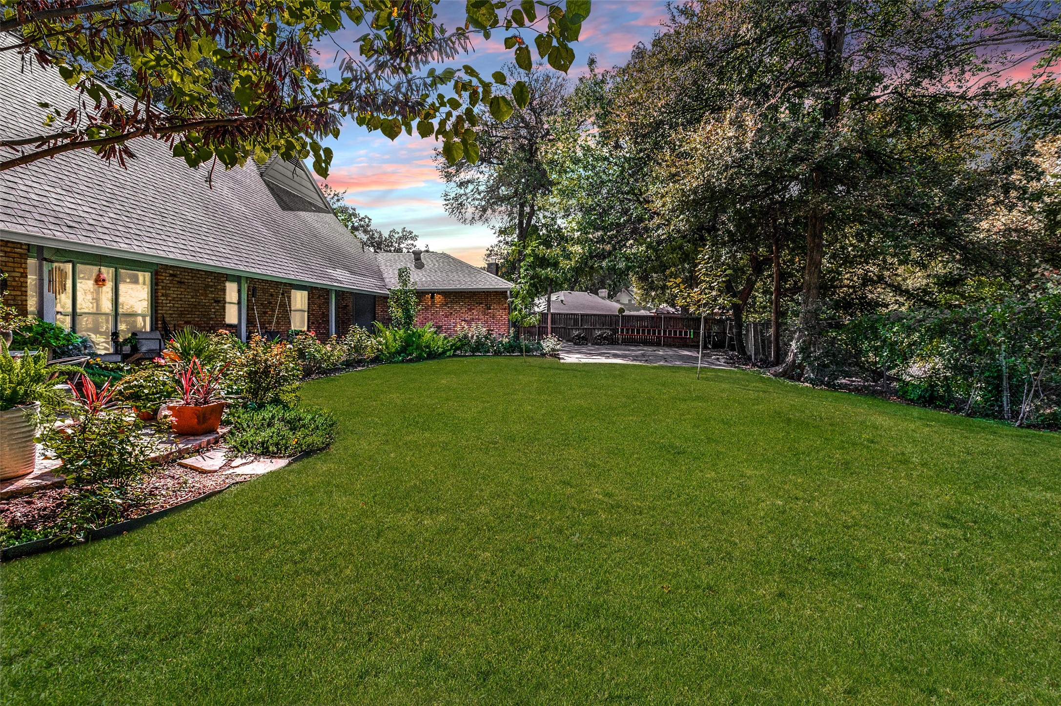 2233 Elderoaks Lane Dallas TX 75232