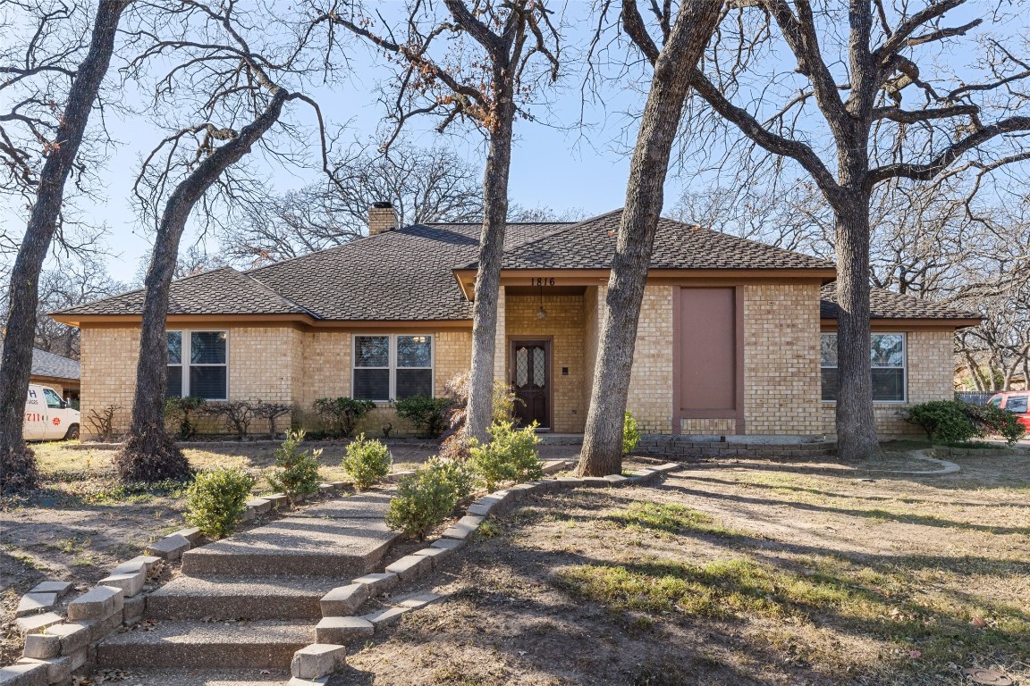 1816 Crooked Lane Fort Worth TX 76112
