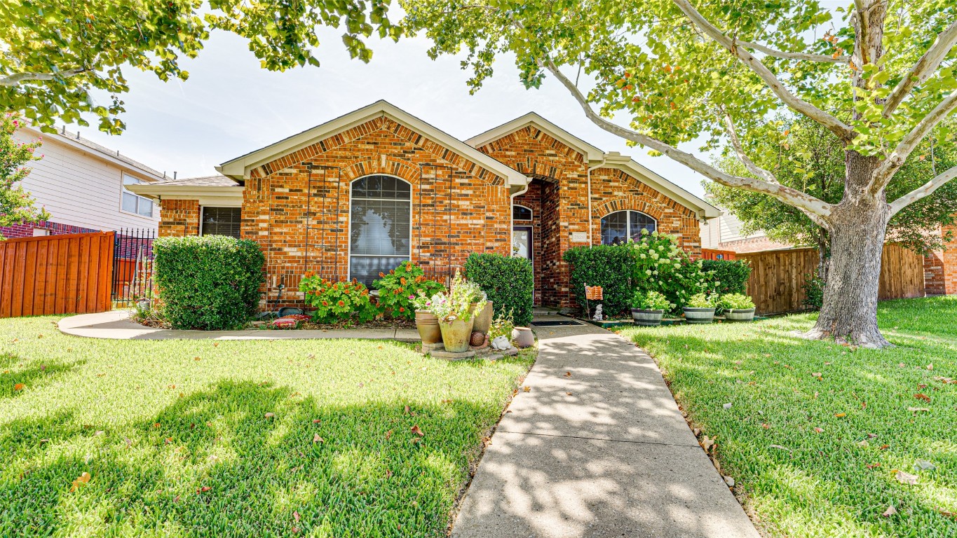 2526 Crosscreek Lane Mesquite TX 75181