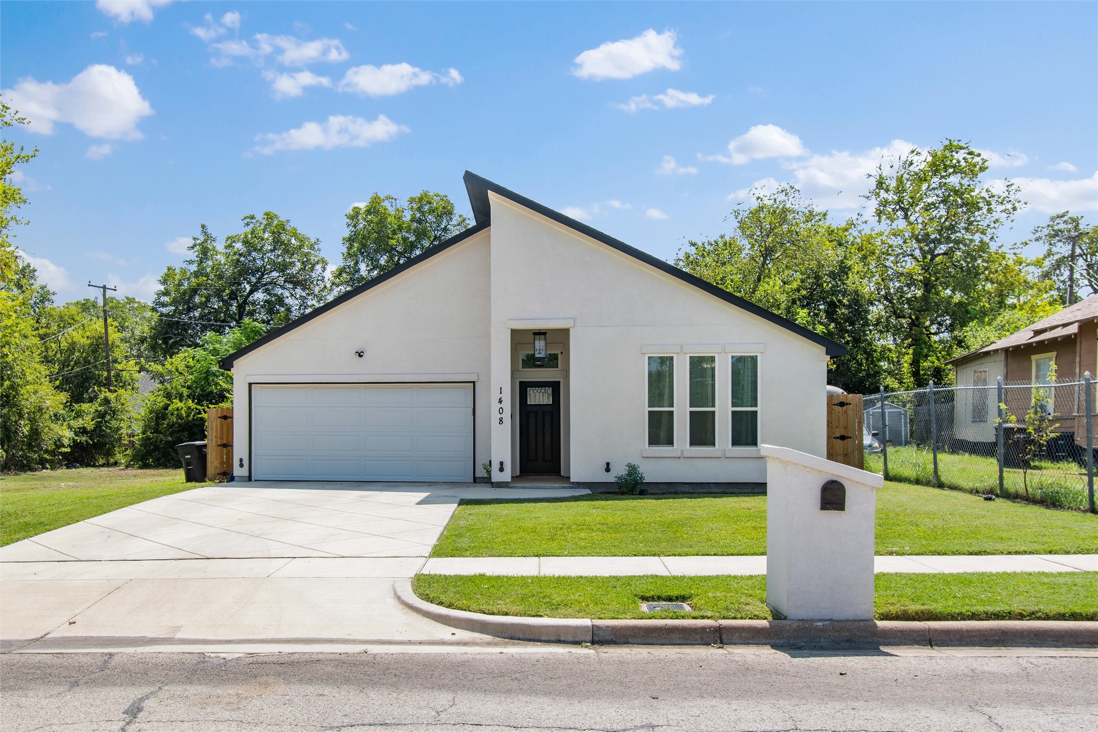1408 E Myrtle Street Fort Worth TX 76104
