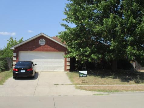 504 Dustin Street Saginaw TX 76179