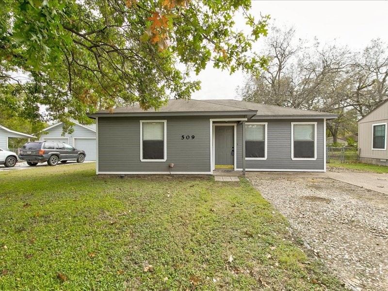 509 Poindexter Avenue Cleburne TX 76033
