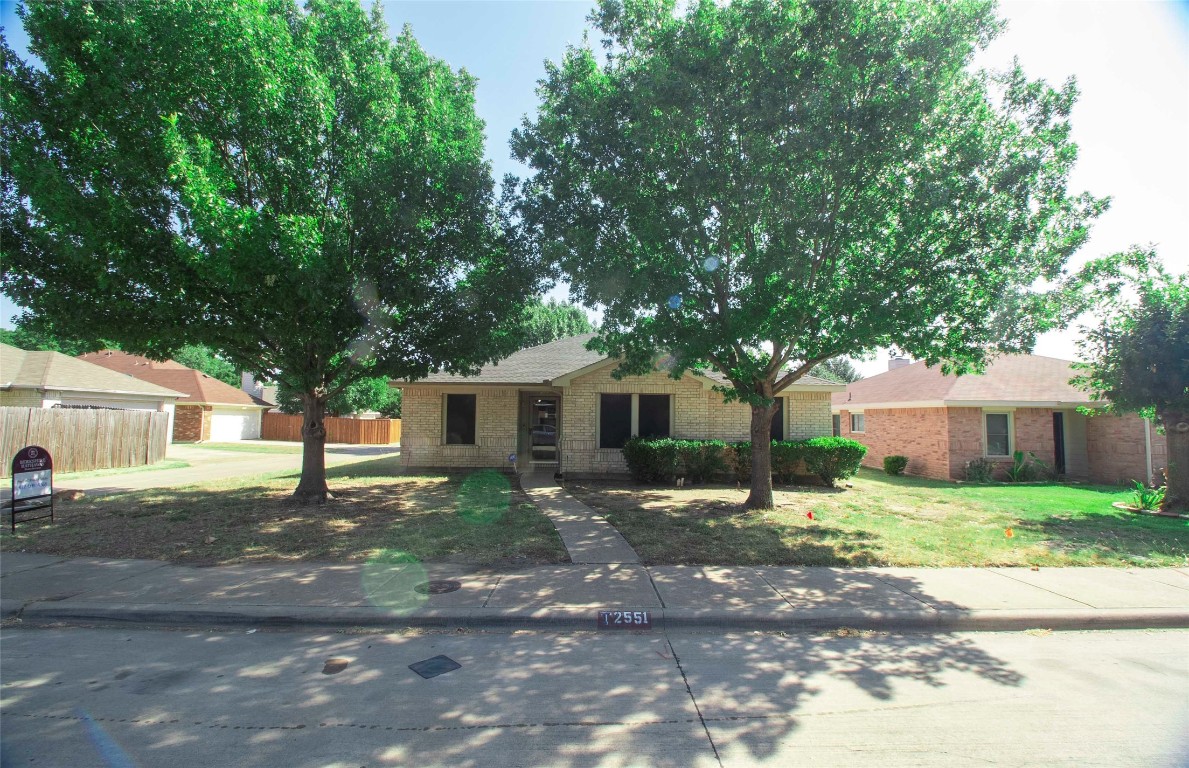 2551 Bishop Allen Lane Dallas TX 75237