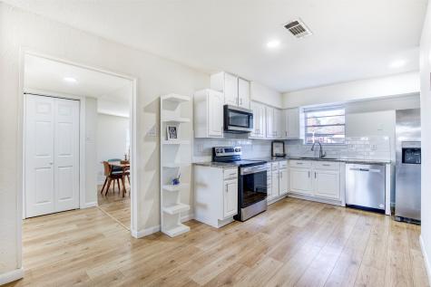 121 Sunflower Drive Garland TX 75041
