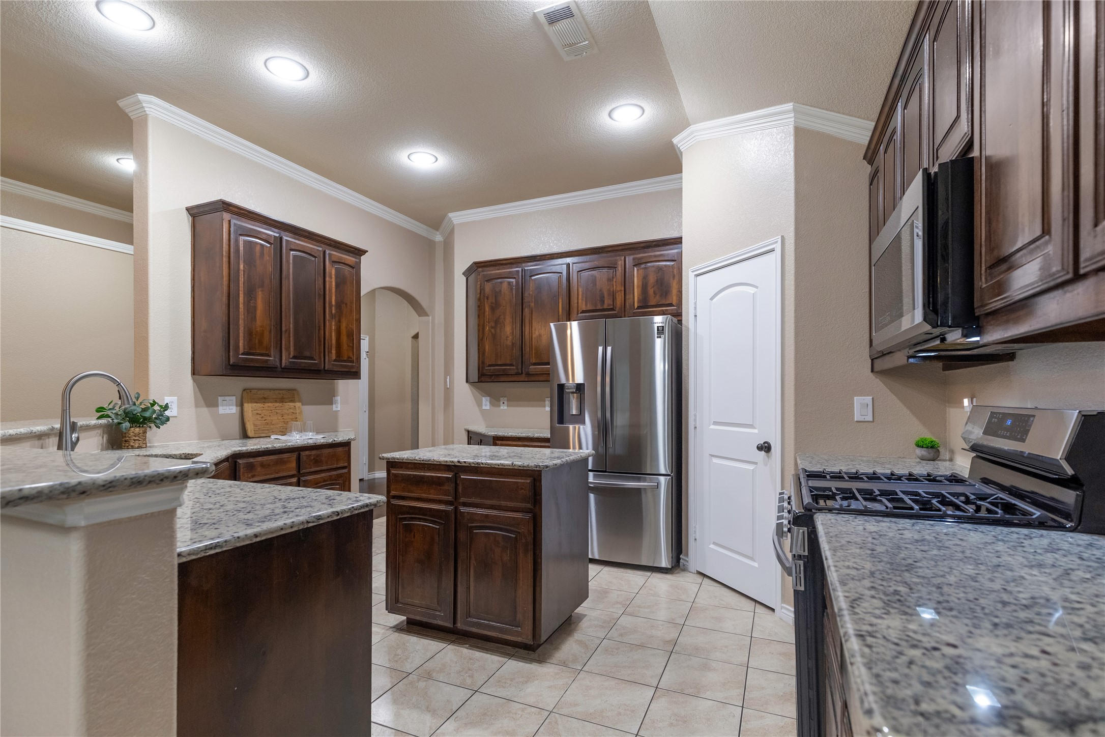 404 Brookhollow Lane Saginaw TX 76131
