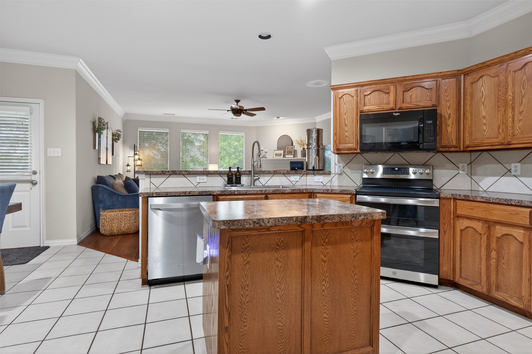 1240 Sweetwater Drive Burleson TX 76028