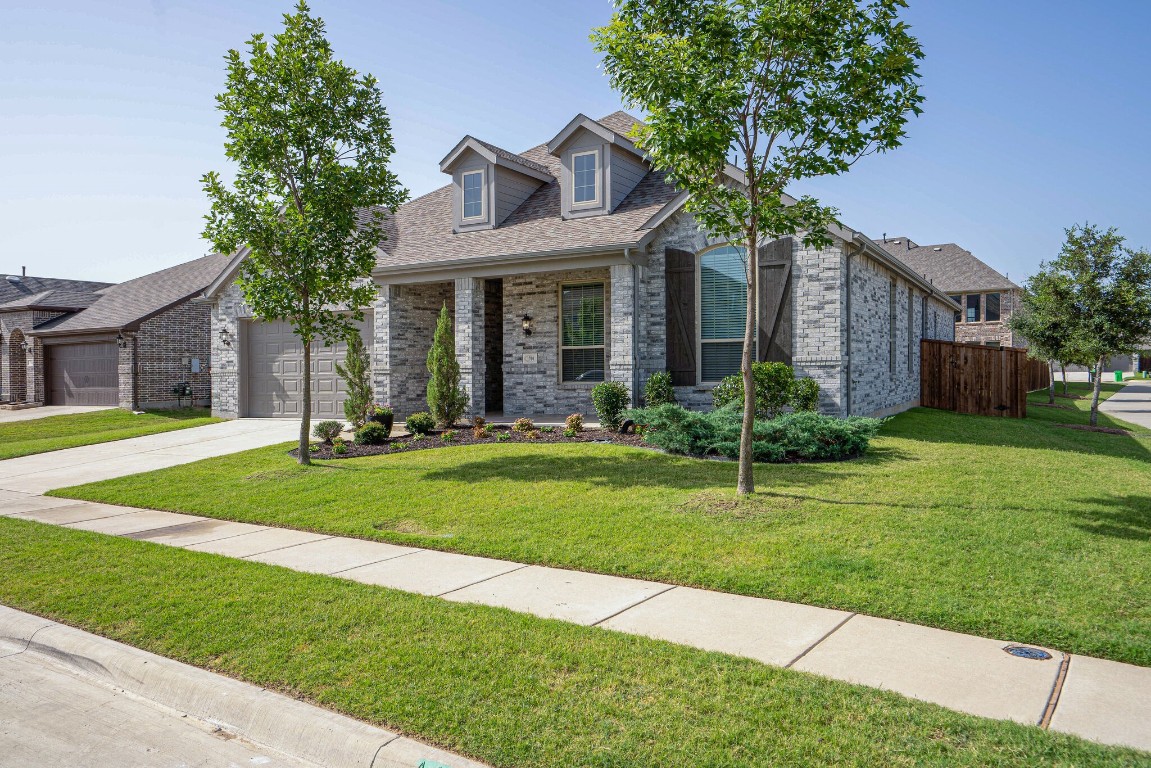 1700 Outpost Creek Lane Aubrey TX 76227