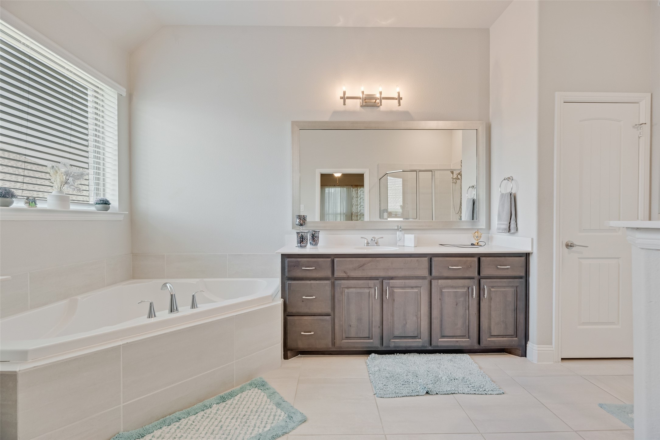 643 Woodridge Drive Oak Point TX 75068