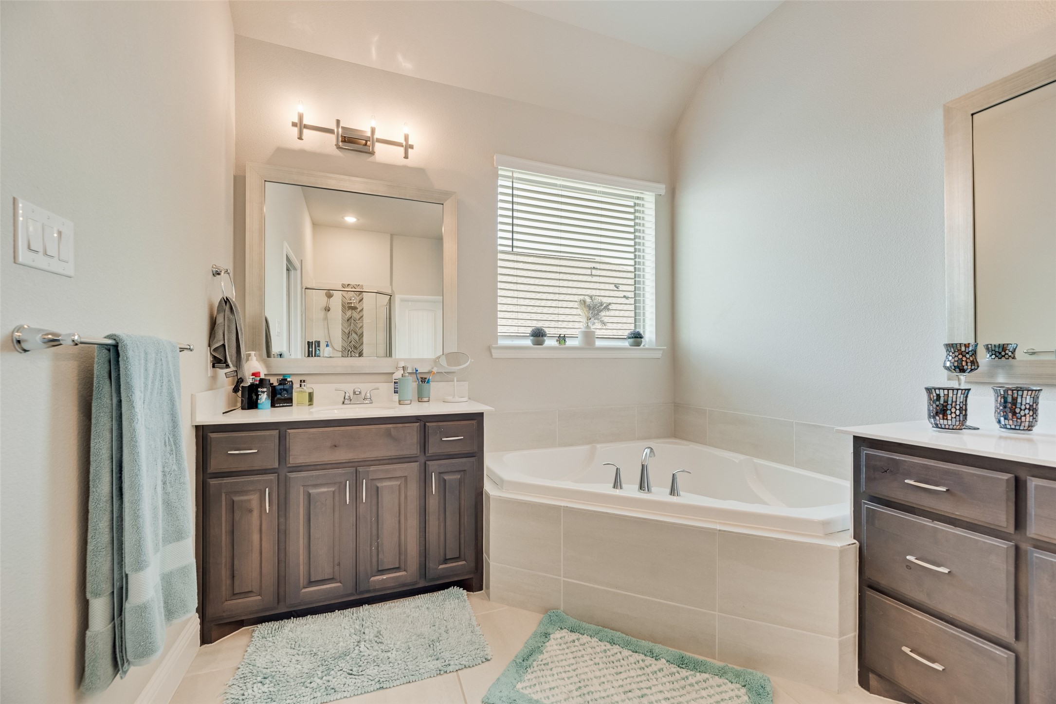 643 Woodridge Drive Oak Point TX 75068