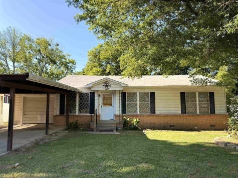 213 E Magnolia Drive Mt Pleasant TX 75455
