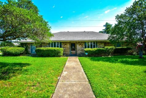 1038 Hunters Creek Drive Desoto TX 75115