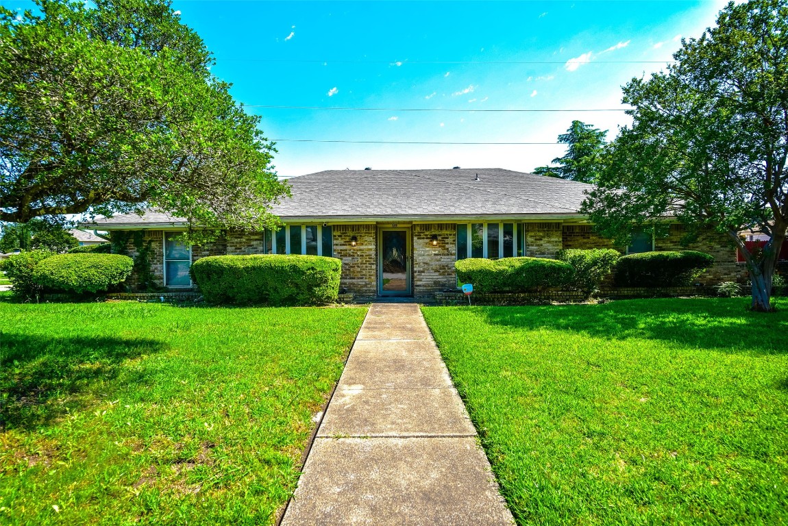 1038 Hunters Creek Drive Desoto TX 75115