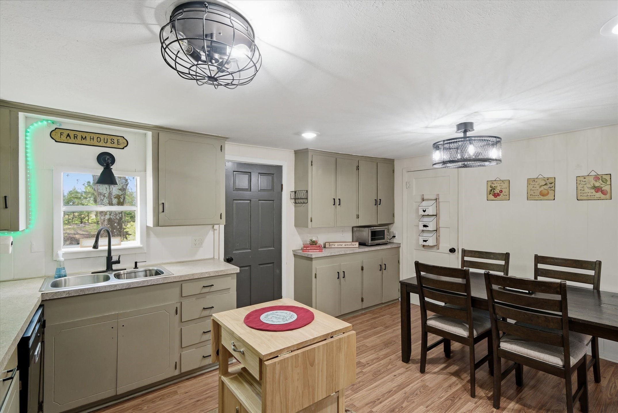 15853 Highway 80 Edgewood TX 75117