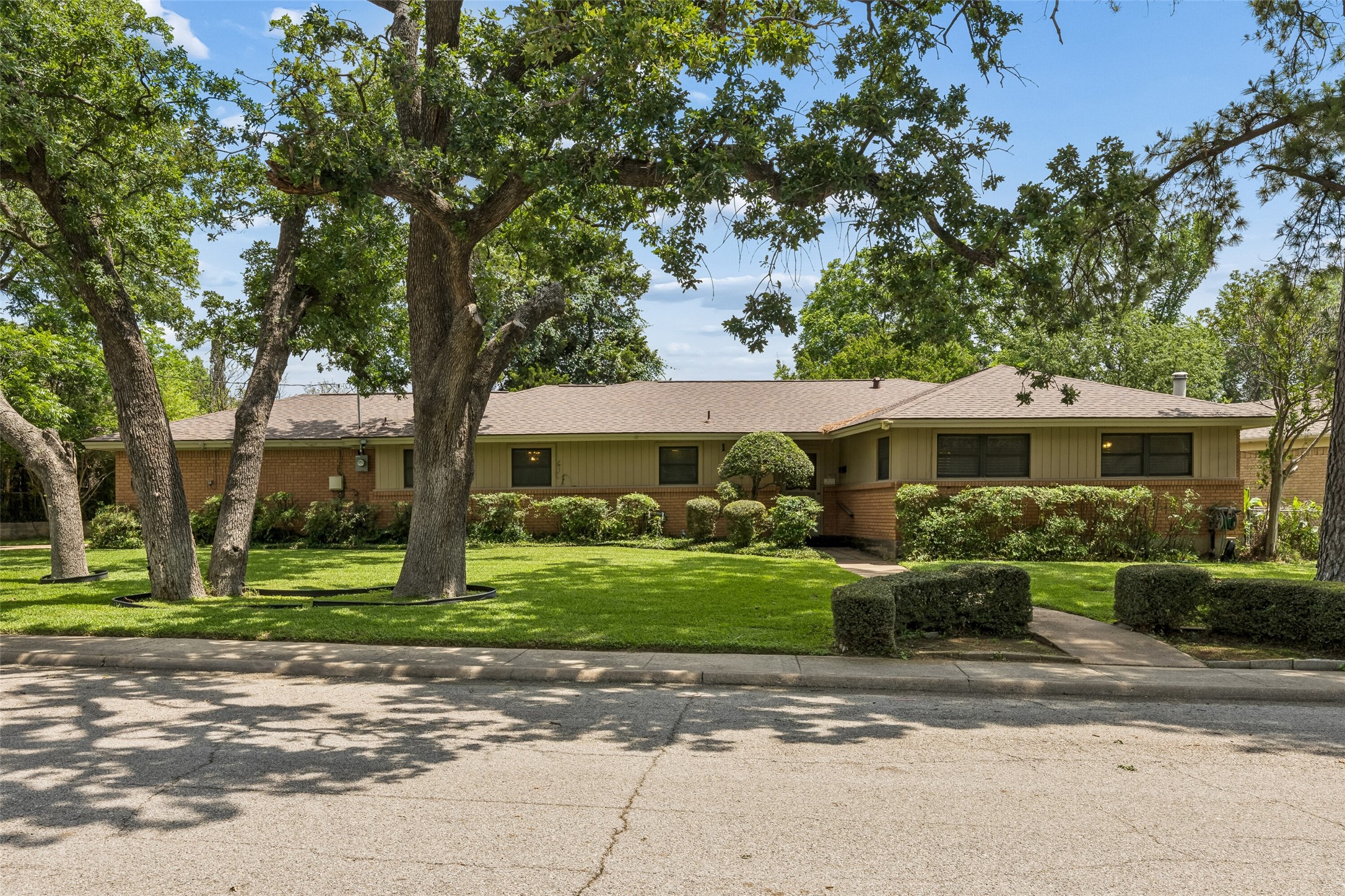 1637 Hendrix Drive Irving TX 75061