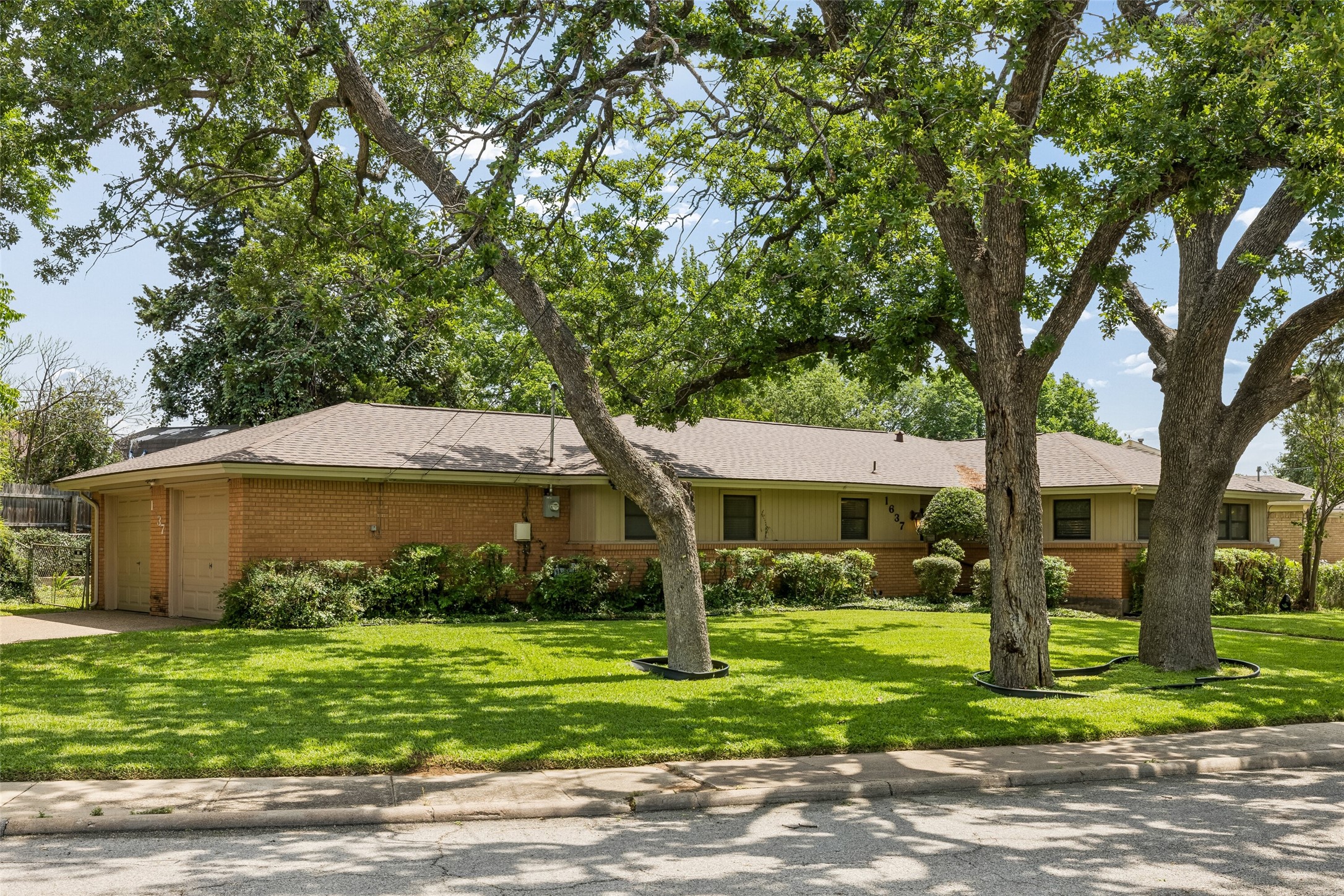 1637 Hendrix Drive Irving TX 75061