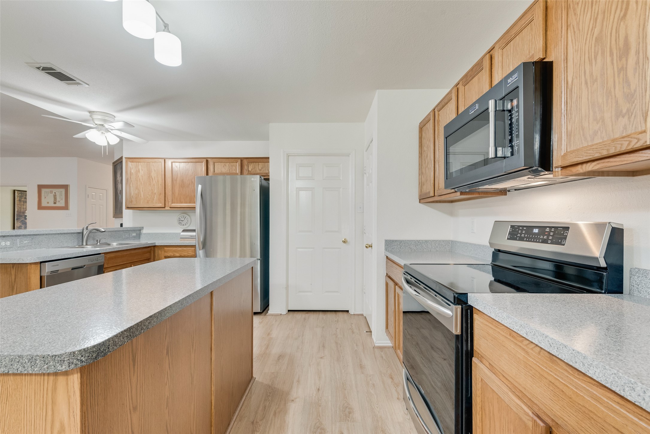 100 Jennings Drive Waxahachie TX 75165