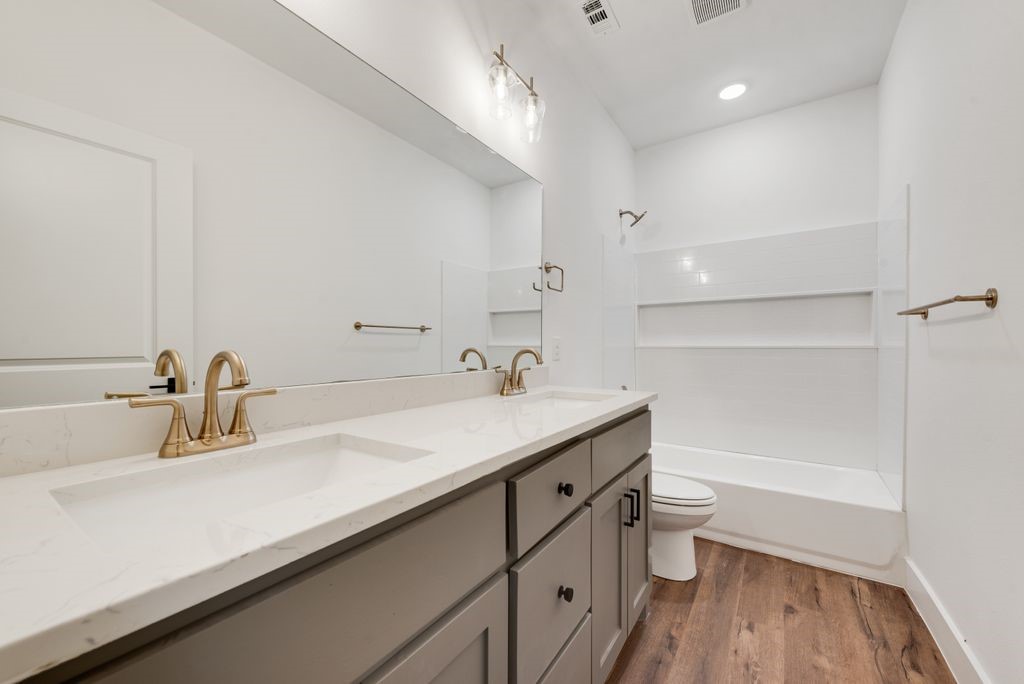 202 Pine Street Bonham TX 75418