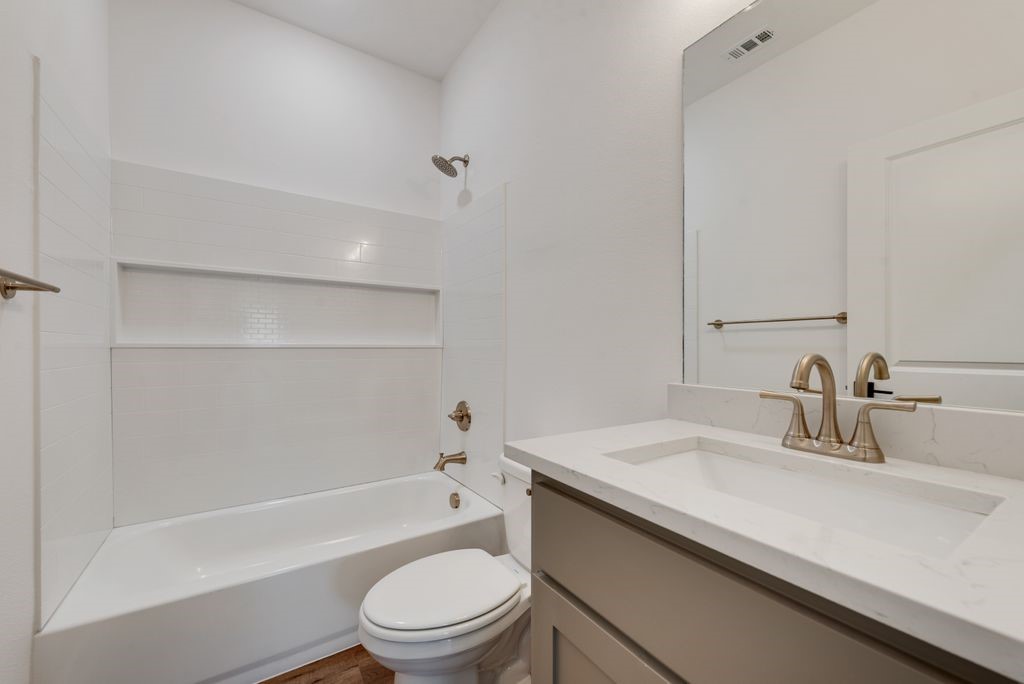 202 Pine Street Bonham TX 75418