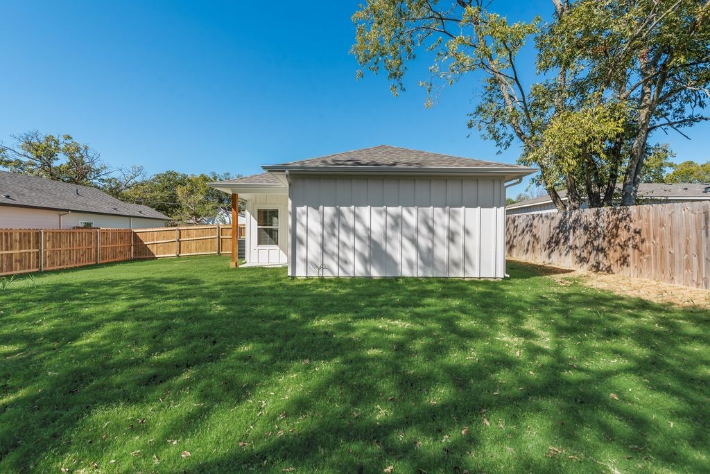 202 Pine Street Bonham TX 75418