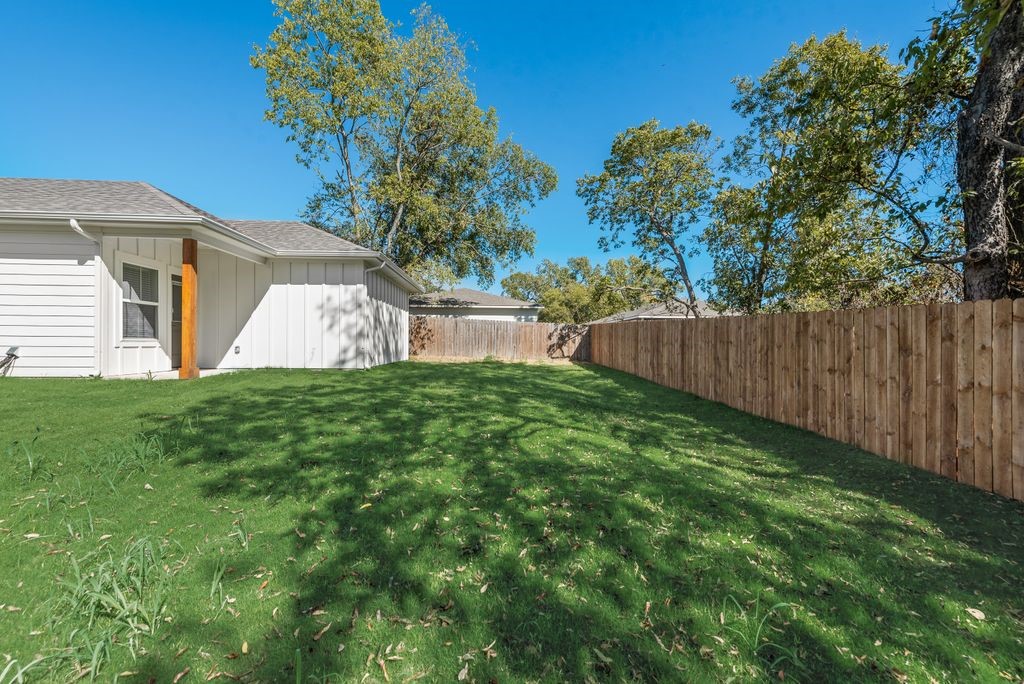 202 Pine Street Bonham TX 75418