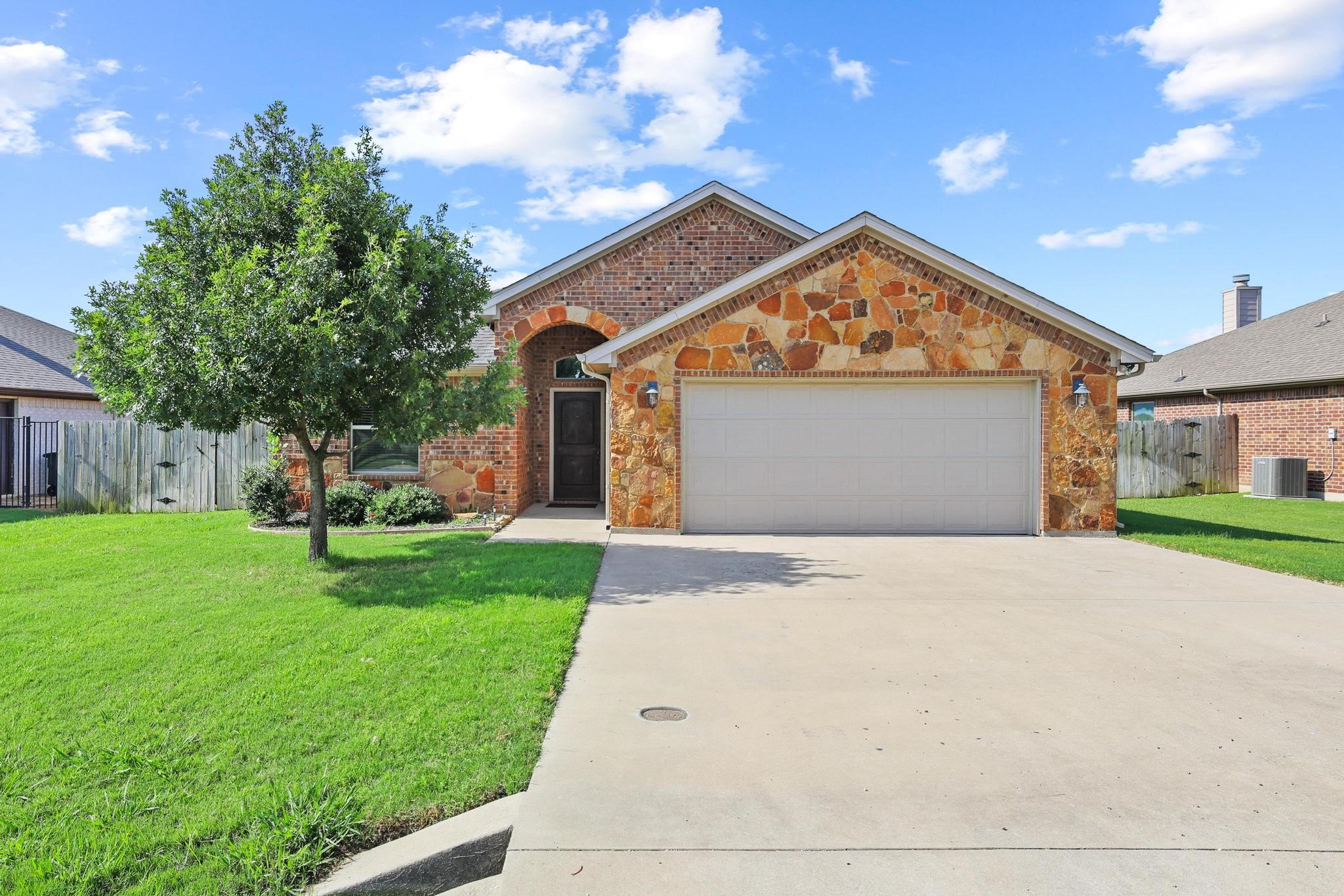 1208 Mary Ann Court Tioga TX 76271