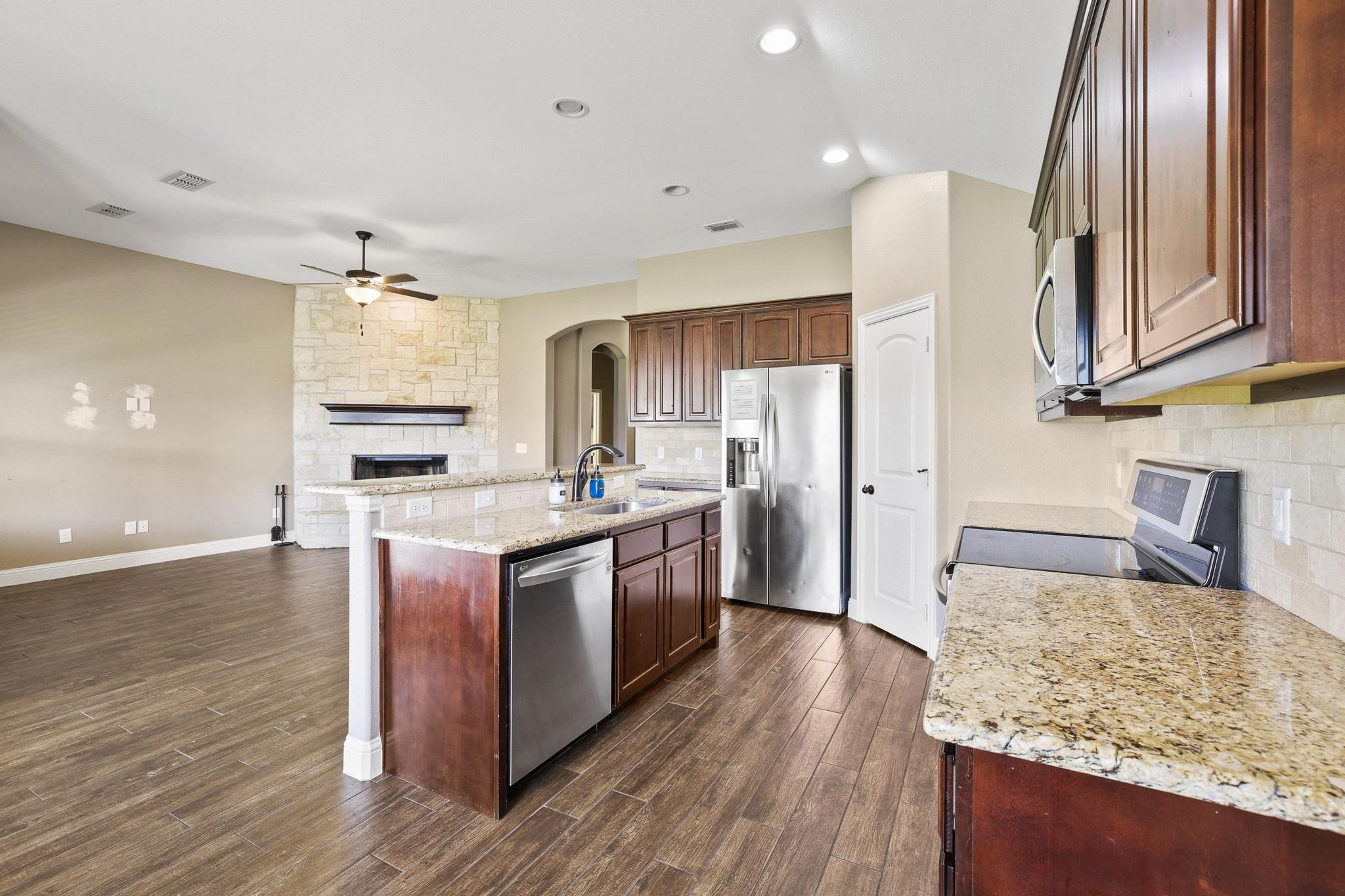 1208 Mary Ann Court Tioga TX 76271