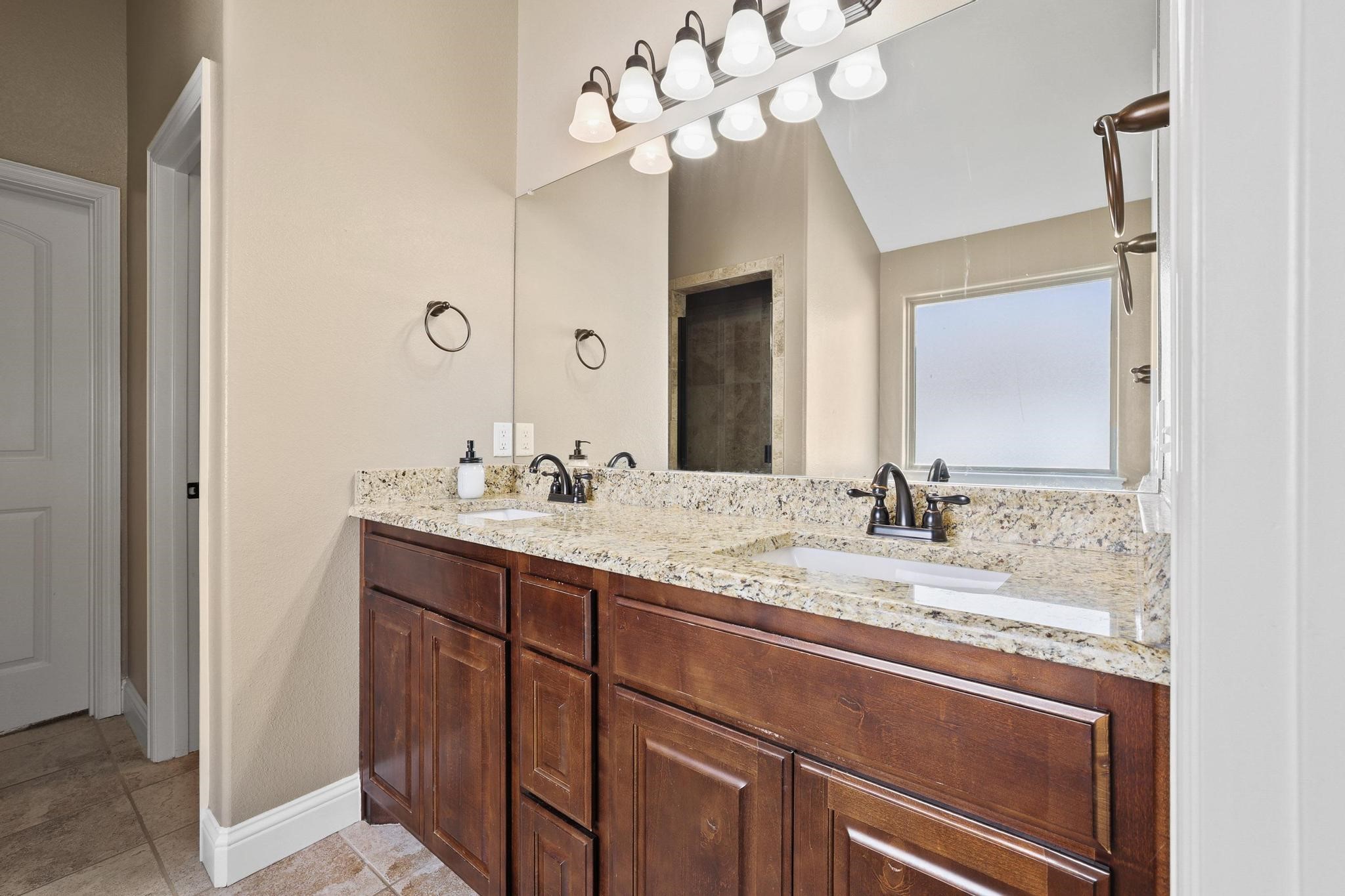 1208 Mary Ann Court Tioga TX 76271