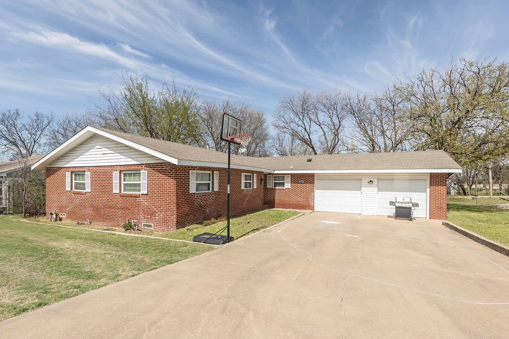 809 E Highway 82 Nocona TX 76255