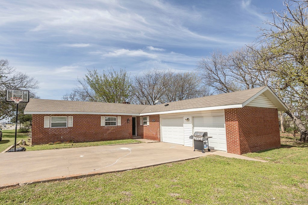 809 E Highway 82 Nocona TX 76255