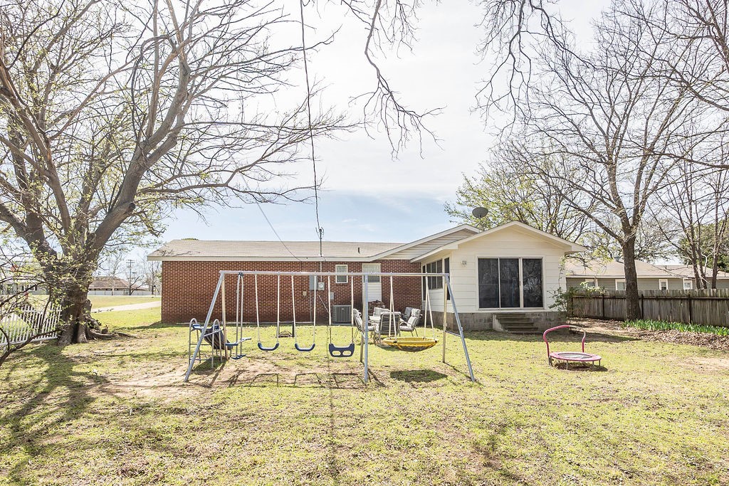809 E Highway 82 Nocona TX 76255